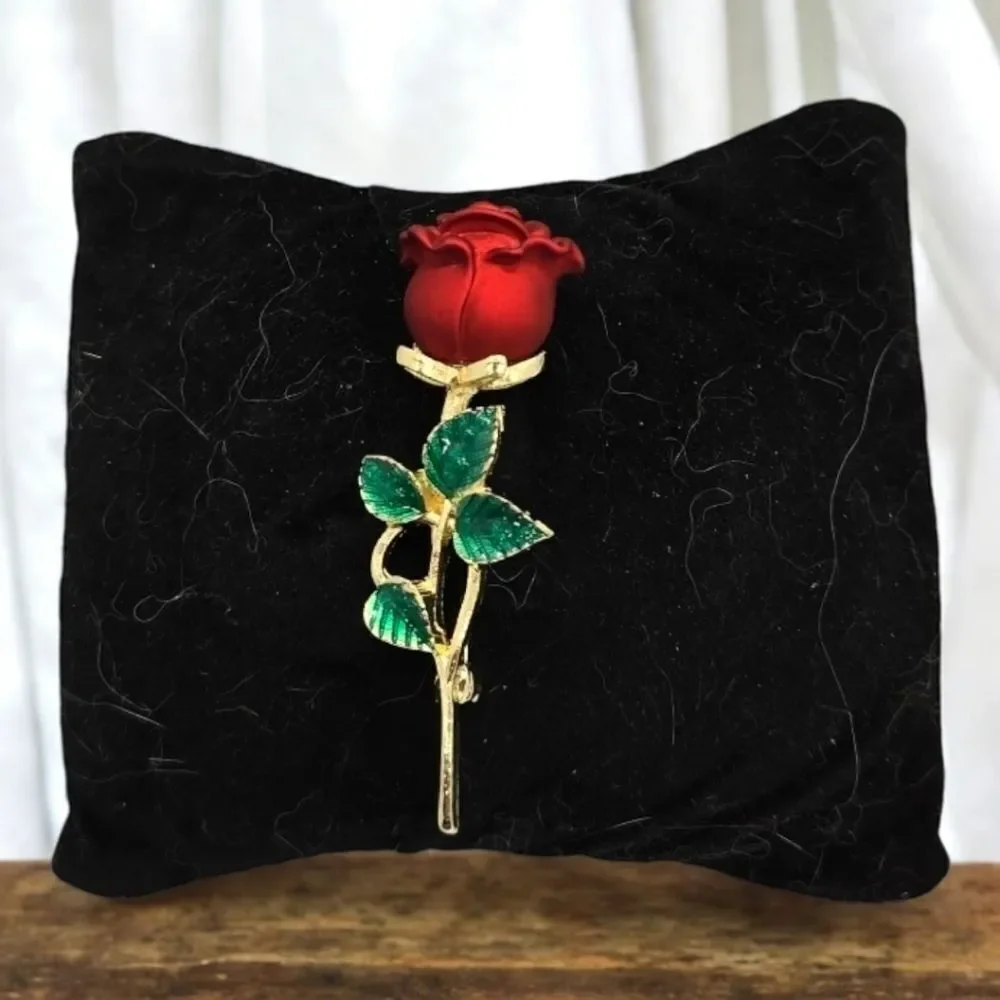 Elegant Red Rose Brooch 3D Gold Pin Romantic Love Girlfriend Wife Gift Timeless